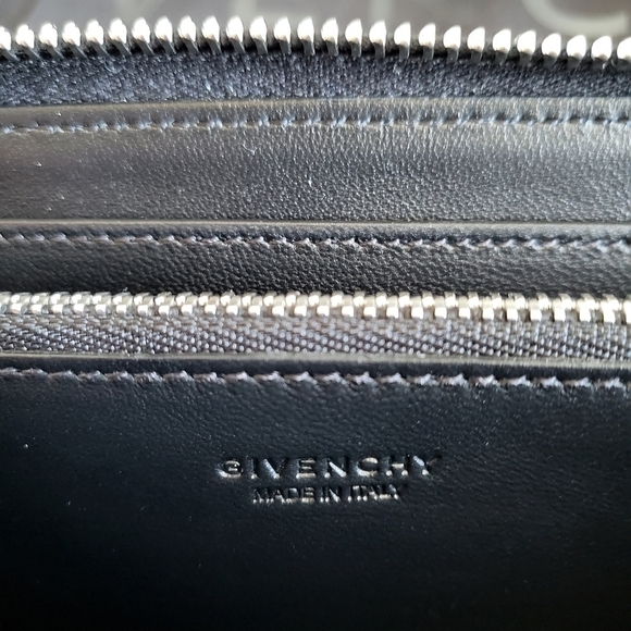 Givenchy Iconic "Givenchy Paris" Logo Print Zip Black Wallet NWT - Picture 15 of 16